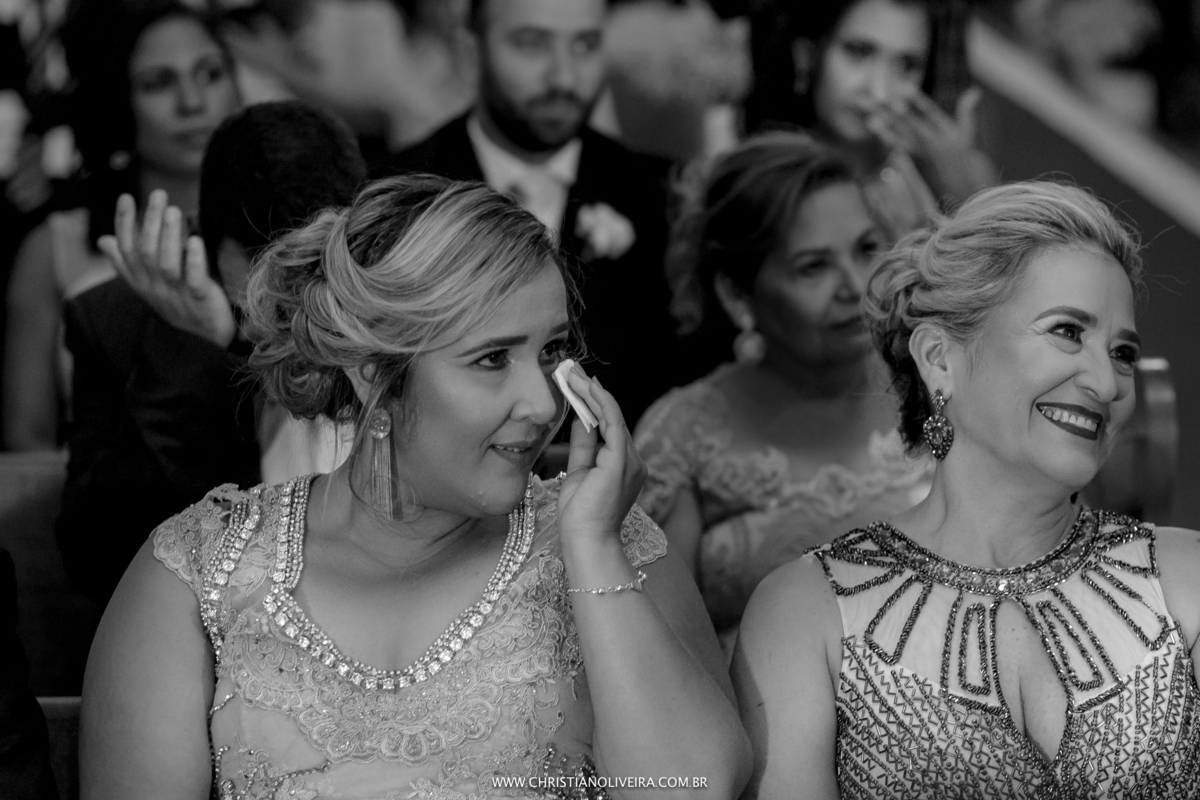 Casamento_Noiva_Poli-Odilon_Igreja-Matriz-Santo-Antônio-Curvelo-MG_Bride_Vestido_Tete-Rezende_Noivas_Rosalia-Antero_Grupo-Chuva-de-Arroz_Christian-Oliveira-Fotografia_Esther-Santos-Albuns_Interior