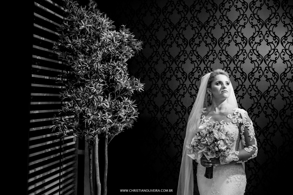 Casamento_Noiva_Poli-Odilon_Igreja-Matriz-Santo-Antônio-Curvelo-MG_Bride_Vestido_Tete-Rezende_Noivas_Rosalia-Antero_Grupo-Chuva-de-Arroz_Christian-Oliveira-Fotografia_Esther-Santos-Albuns_Interior