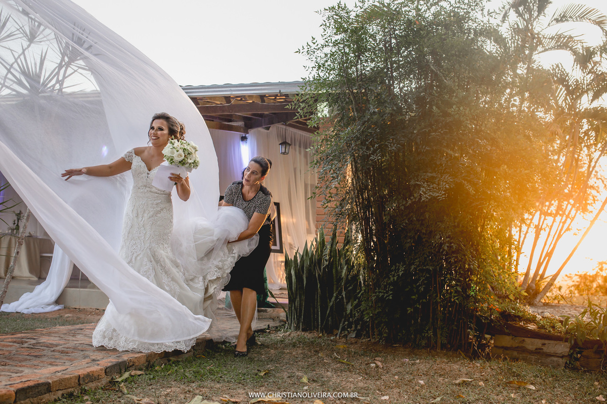Casamento Jéssica Veiga e Marcelo Alessandrini_Fazenda Matogrosso_Curvelo-MG_Fotografo Christian Oliveira_Vestido Geanfranck Fonseca_Casando de Dia_Casando no Interior_Grupo Chuva de Arroz_Viviane Menezes_Assessoria de Casamento_Esther Santos Álbuns_NOIVA