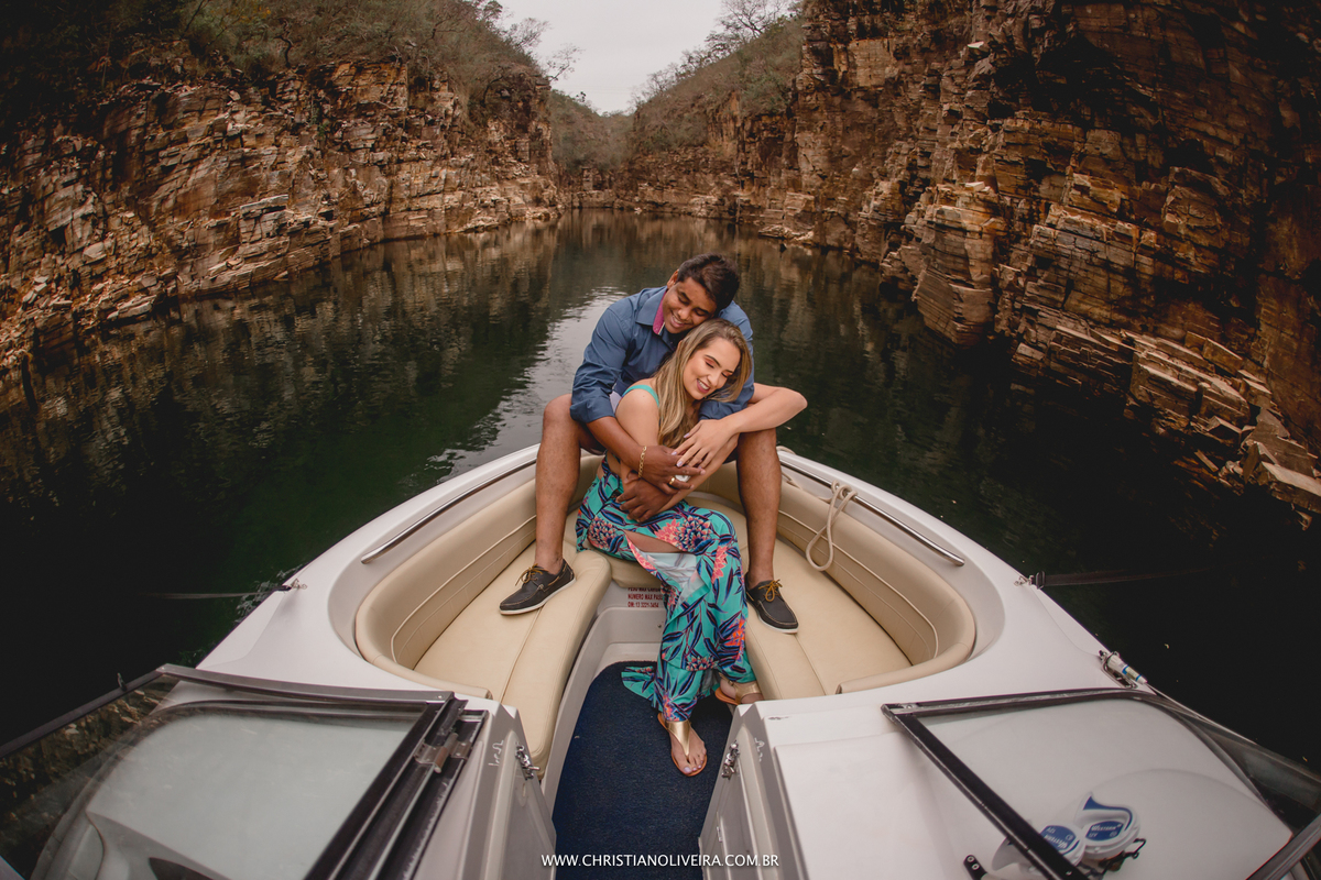 MG_Noiva_Christian Oliveira Fotografia_Noivos_Grupo Chuva de Arroz_Lancha_Drone