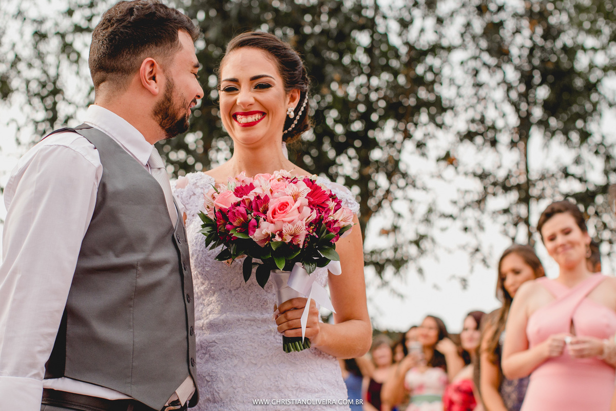 Casamento_Deborah e Lucas_Casando no Interior_noiva_Wedding_Grupo Chuva de Arroz_Fotografia Christian Oliveira_Fotos de Casamento Diferente_Fotos com Sentimento_Fotografia com Poesia_Casando no Interior_Inimutaba_MG