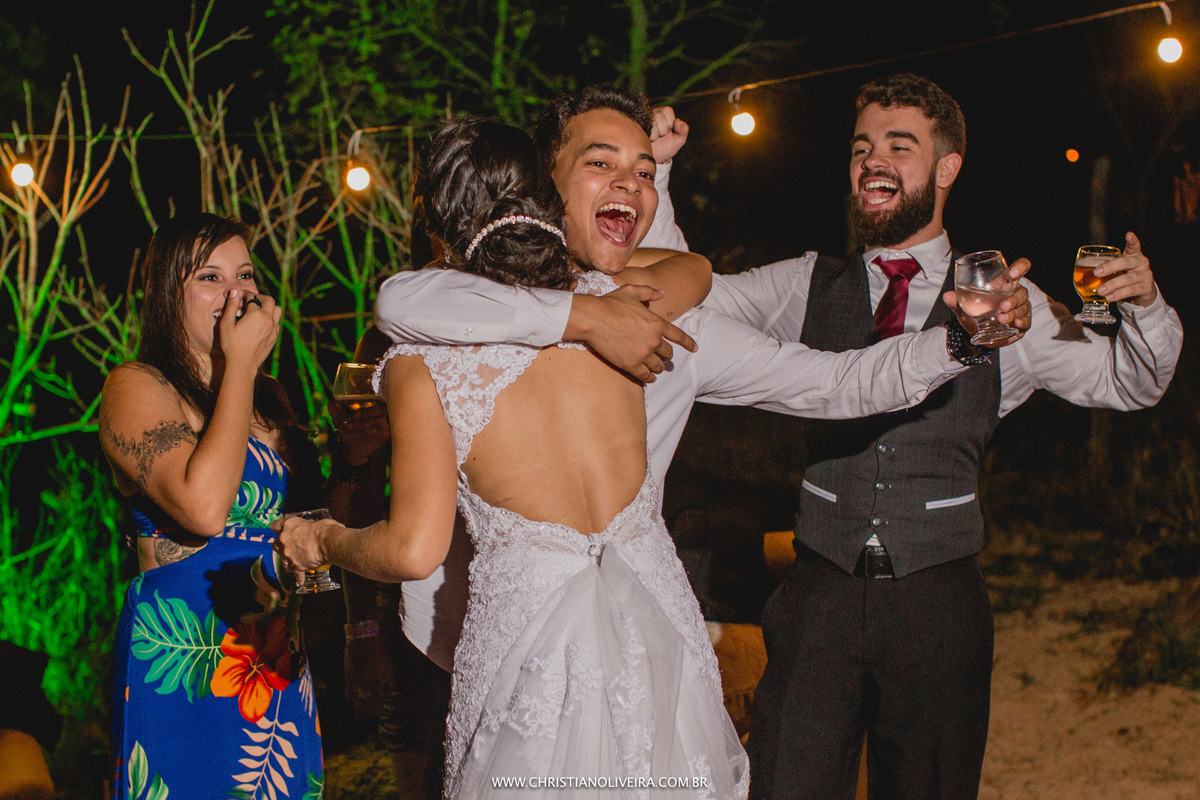 Casamento_Deborah e Lucas_Casando no Interior_noiva_Wedding_Grupo Chuva de Arroz_Fotografia Christian Oliveira_Fotos de Casamento Diferente_Fotos com Sentimento_Fotografia com Poesia_Casando no Interior_Inimutaba_MG