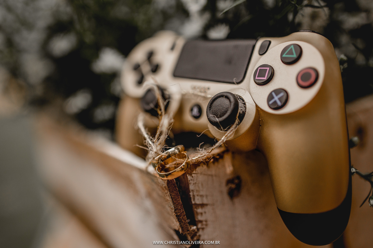 Casamento_Deborah e Lucas_Casando no Interior_noiva_Wedding_Grupo Chuva de Arroz_Fotografia Christian Oliveira_Fotos de Casamento Diferente_Fotos com Sentimento_Fotografia com Poesia_Casando no Interior_Inimutaba_MG_PS4_Sony_Alianças