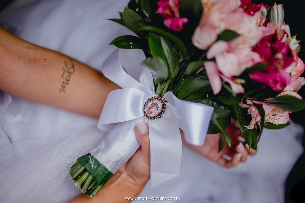 Casamento_Deborah e Lucas_Casando no Interior_noiva_Wedding_Grupo Chuva de Arroz_Fotografia Christian Oliveira_Fotos de Casamento Diferente_Fotos com Sentimento_Fotografia com Poesia_Casando no Interior_Inimutaba_MG_Relicário_Esther Santos