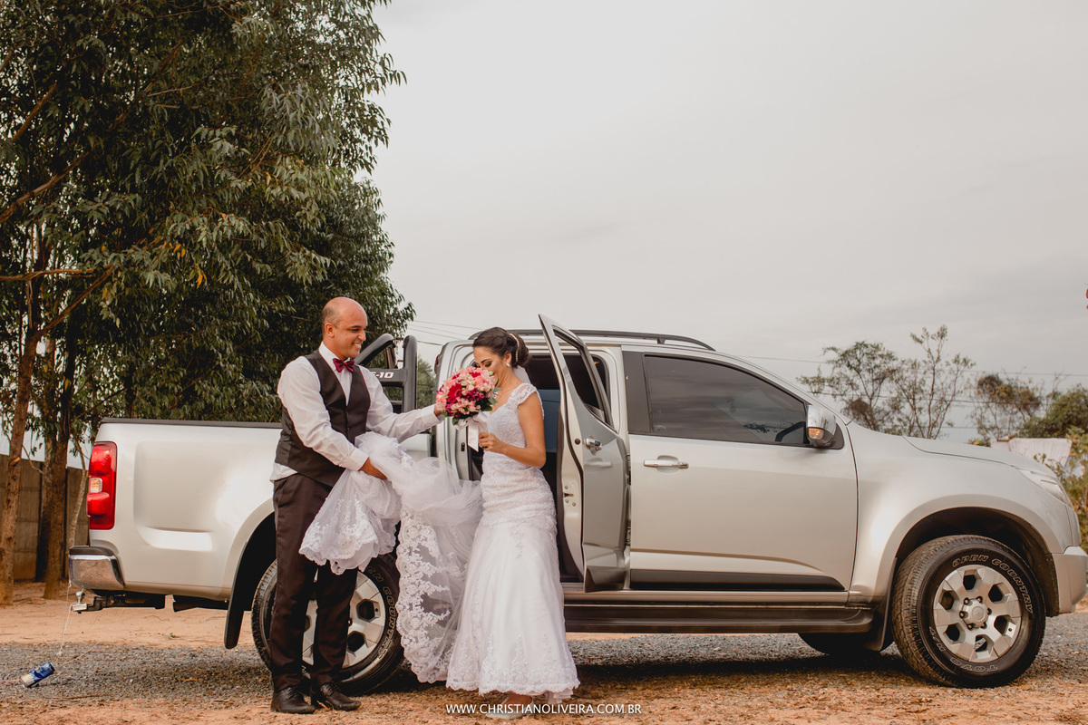 Casamento_Deborah e Lucas_Casando no Interior_noiva_Wedding_Grupo Chuva de Arroz_Fotografia Christian Oliveira_Fotos de Casamento Diferente_Fotos com Sentimento_Fotografia com Poesia_Casando no Interior_Inimutaba_MG