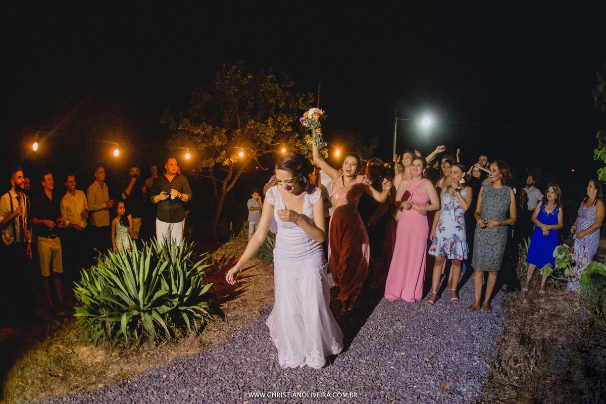 Casamento_Deborah e Lucas_Casando no Interior_noiva_Wedding_Grupo Chuva de Arroz_Fotografia Christian Oliveira_Fotos de Casamento Diferente_Fotos com Sentimento_Fotografia com Poesia_Casando no Interior_Inimutaba_MG
