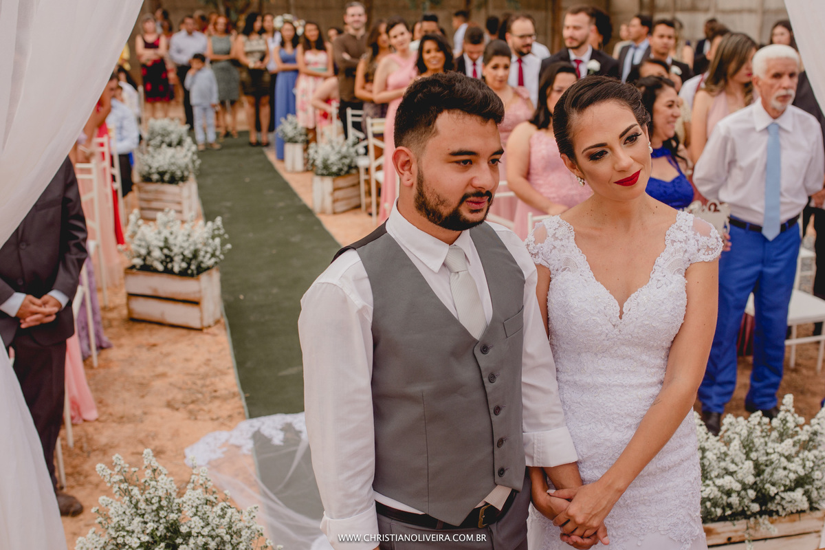 Casamento_Deborah e Lucas_Casando no Interior_noiva_Wedding_Grupo Chuva de Arroz_Fotografia Christian Oliveira_Fotos de Casamento Diferente_Fotos com Sentimento_Fotografia com Poesia_Casando no Interior_Inimutaba_MG