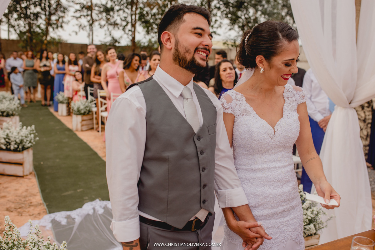 Casamento_Deborah e Lucas_Casando no Interior_noiva_Wedding_Grupo Chuva de Arroz_Fotografia Christian Oliveira_Fotos de Casamento Diferente_Fotos com Sentimento_Fotografia com Poesia_Casando no Interior_Inimutaba_MG