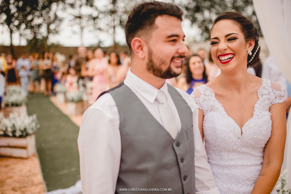 Casamento_Deborah e Lucas_Casando no Interior_noiva_Wedding_Grupo Chuva de Arroz_Fotografia Christian Oliveira_Fotos de Casamento Diferente_Fotos com Sentimento_Fotografia com Poesia_Casando no Interior_Inimutaba_MG
