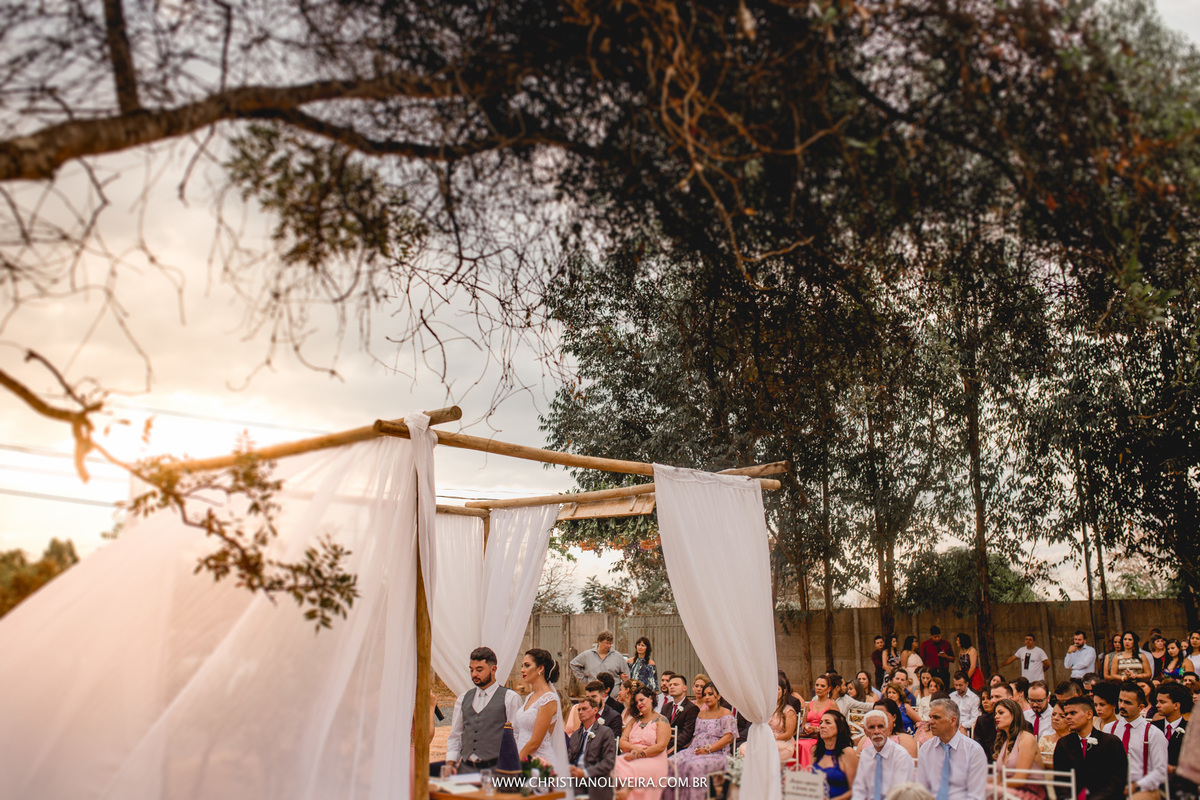 Casamento_Deborah e Lucas_Casando no Interior_noiva_Wedding_Grupo Chuva de Arroz_Fotografia Christian Oliveira_Fotos de Casamento Diferente_Fotos com Sentimento_Fotografia com Poesia_Casando no Interior_Inimutaba_MG_Por do Sol