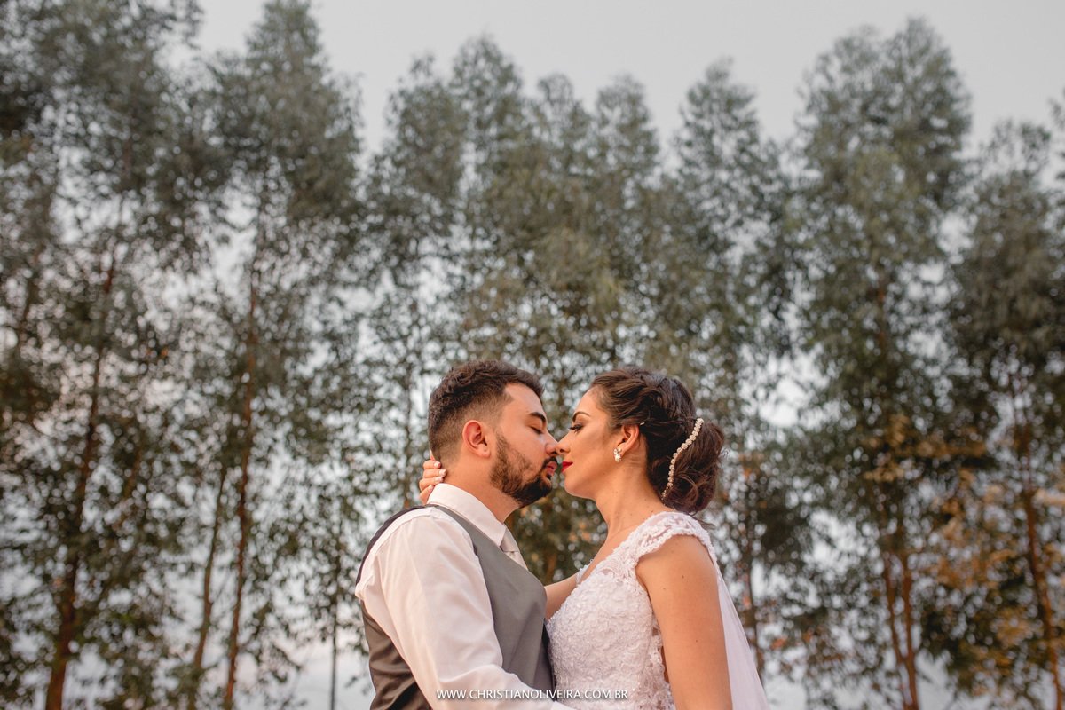 Casamento_Deborah e Lucas_Casando no Interior_noiva_Wedding_Grupo Chuva de Arroz_Fotografia Christian Oliveira_Fotos de Casamento Diferente_Fotos com Sentimento_Fotografia com Poesia_Casando no Interior_Inimutaba_MG