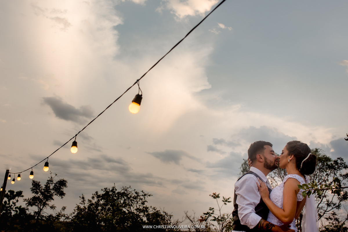 Casamento_Deborah e Lucas_Casando no Interior_noiva_Wedding_Grupo Chuva de Arroz_Fotografia Christian Oliveira_Fotos de Casamento Diferente_Fotos com Sentimento_Fotografia com Poesia_Casando no Interior_Inimutaba_MG