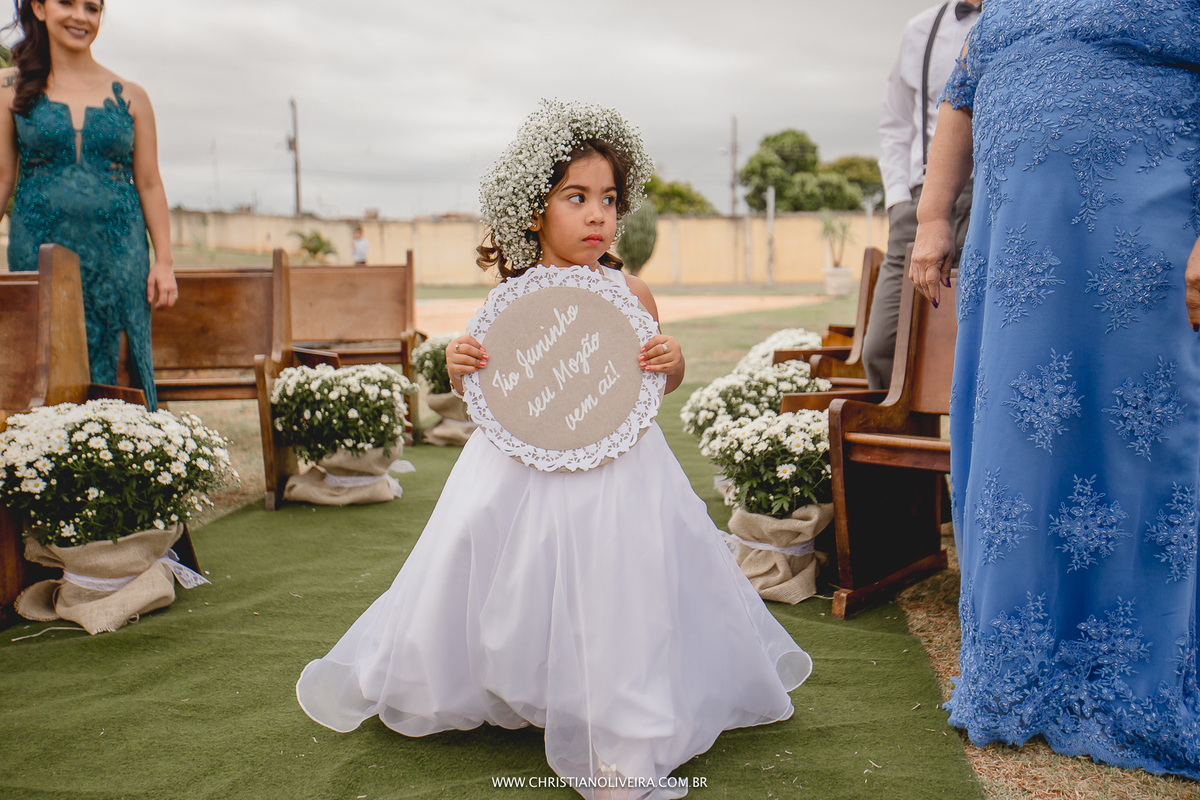 Casamento Civil_Marcelle e Gerson_Noivos_Grupo_Chuva de Arroz_Curvelo_MG_Wedding_Bride_Noiva_Vestido_Tete_Rezende_Unique_Casando_Interior_Dia_Ar_Livre