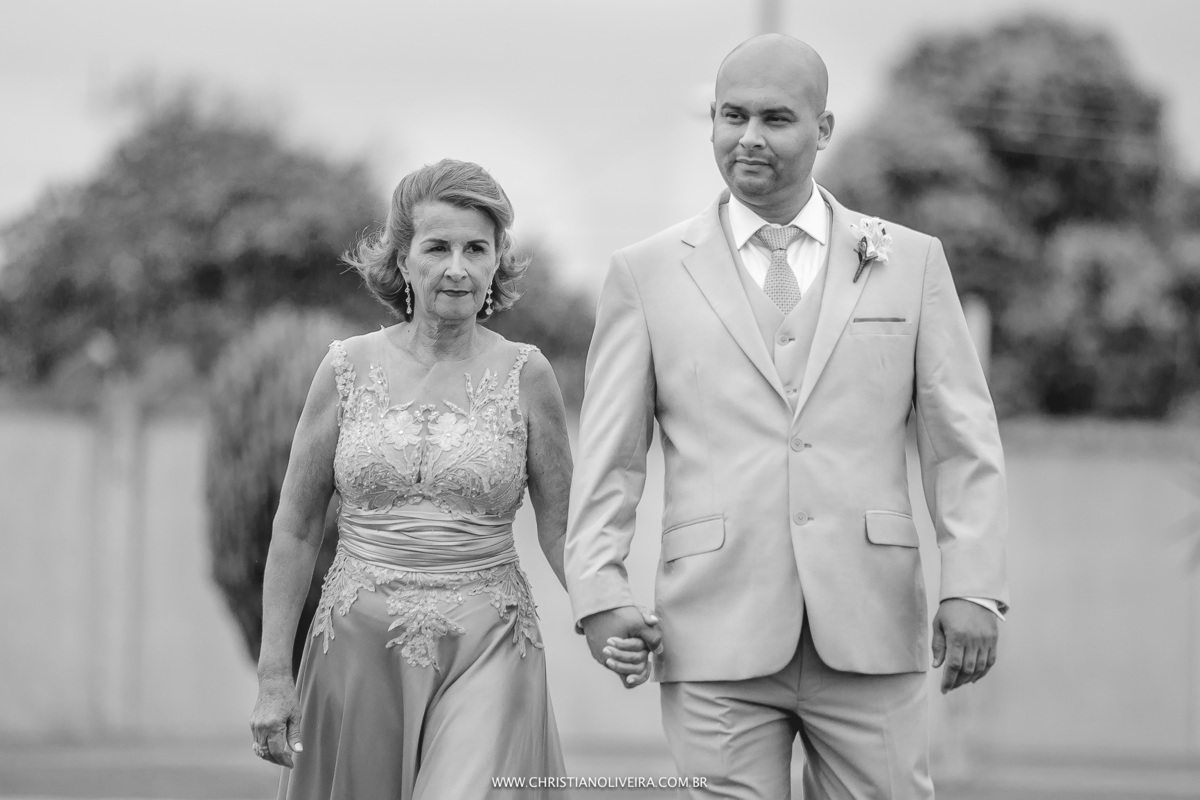 Casamento Civil_Marcelle e Gerson_Noivos_Grupo_Chuva de Arroz_Curvelo_MG_Wedding_Bride_Noiva_Vestido_Tete_Rezende_Unique_Casando_Interior_Dia_Ar_Livre