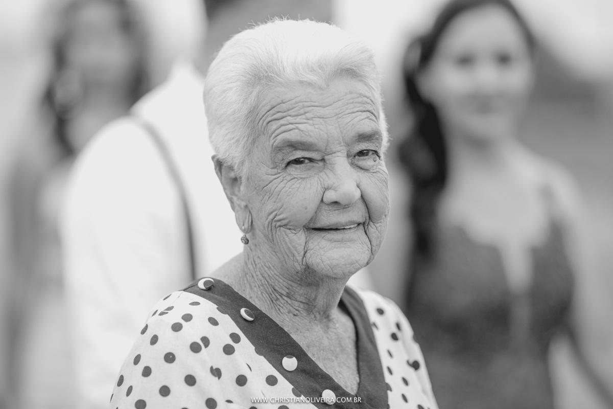 Casamento Civil_Marcelle e Gerson_Noivos_Grupo_Chuva de Arroz_Curvelo_MG_Wedding_Bride_Noiva_Vestido_Tete_Rezende_Unique_Casando_Interior_Dia_Ar_Livre