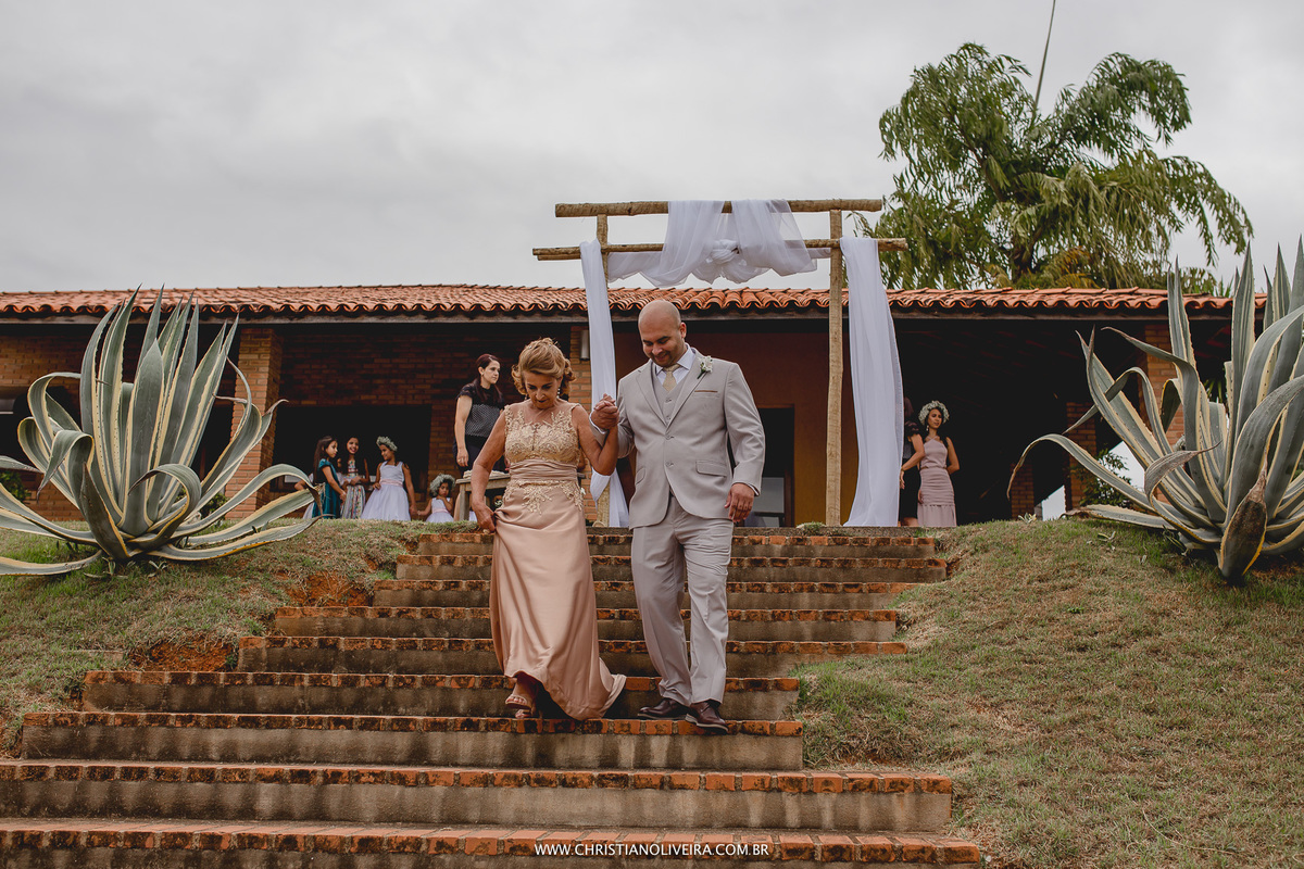 Casamento Civil_Marcelle e Gerson_Noivos_Grupo_Chuva de Arroz_Curvelo_MG_Wedding_Bride_Noiva_Vestido_Tete_Rezende_Unique_Casando_Interior_Dia_Ar_Livre
