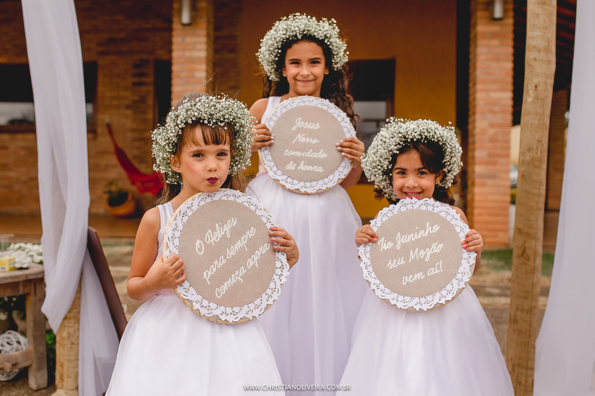 Casamento Civil_Marcelle e Gerson_Noivos_Grupo_Chuva de Arroz_Curvelo_MG_Wedding_Bride_Noiva_Vestido_Tete_Rezende_Unique_Casando_Interior_Dia_Ar_Livre