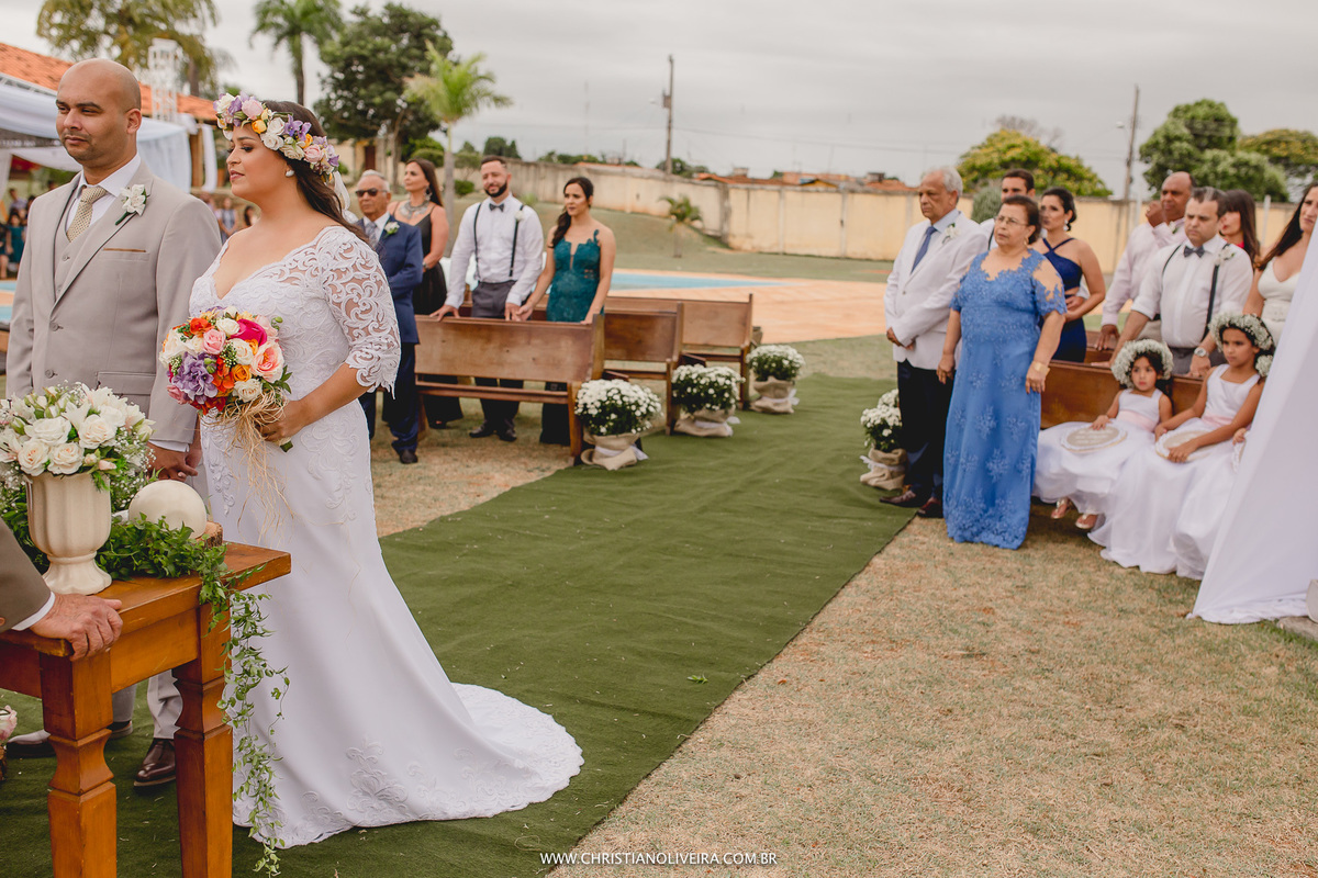 Casamento Civil_Marcelle e Gerson_Noivos_Grupo_Chuva de Arroz_Curvelo_MG_Wedding_Bride_Noiva_Vestido_Tete_Rezende_Unique_Casando_Interior_Dia_Ar_Livre