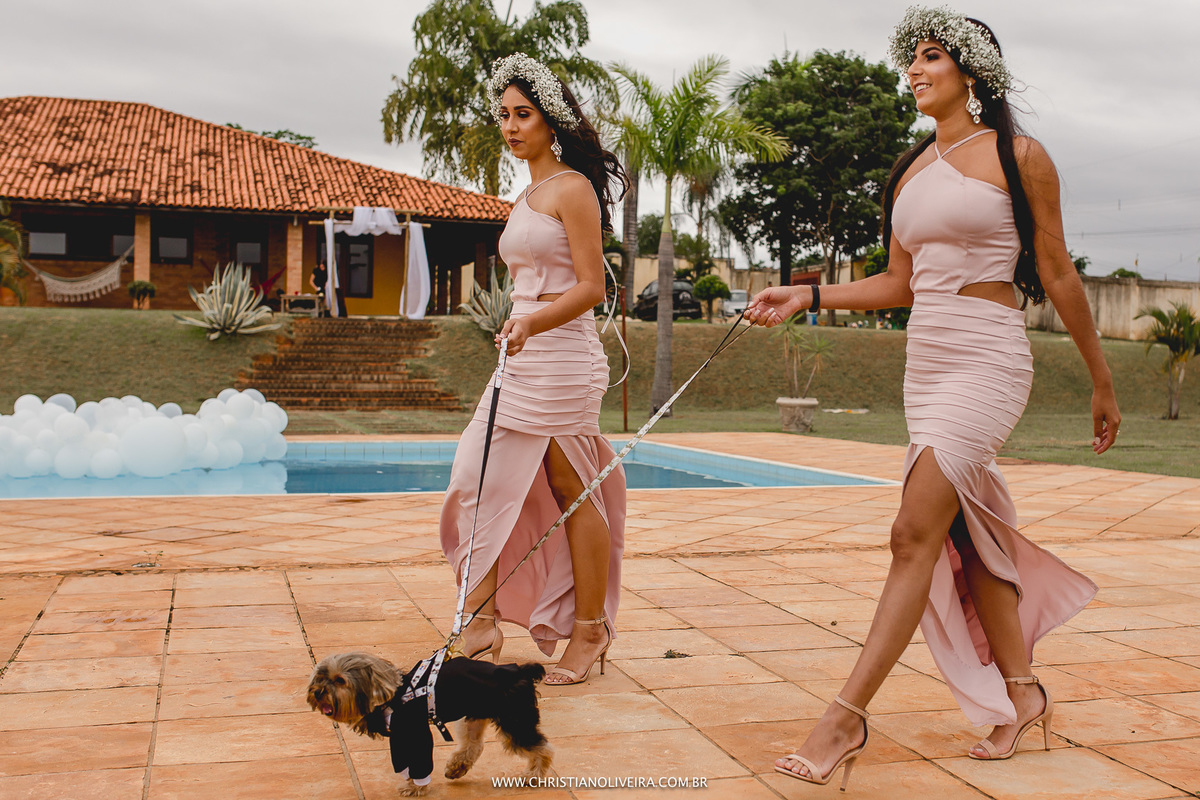 Casamento Civil_Marcelle e Gerson_Noivos_Grupo_Chuva de Arroz_Curvelo_MG_Wedding_Bride_Noiva_Vestido_Tete_Rezende_Unique_Casando_Interior_Dia_Ar_Livre