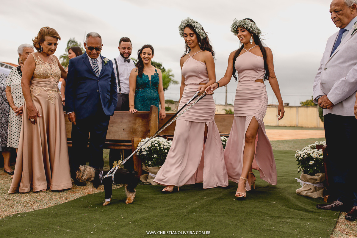 Casamento Civil_Marcelle e Gerson_Noivos_Grupo_Chuva de Arroz_Curvelo_MG_Wedding_Bride_Noiva_Vestido_Tete_Rezende_Unique_Casando_Interior_Dia_Ar_Livre
