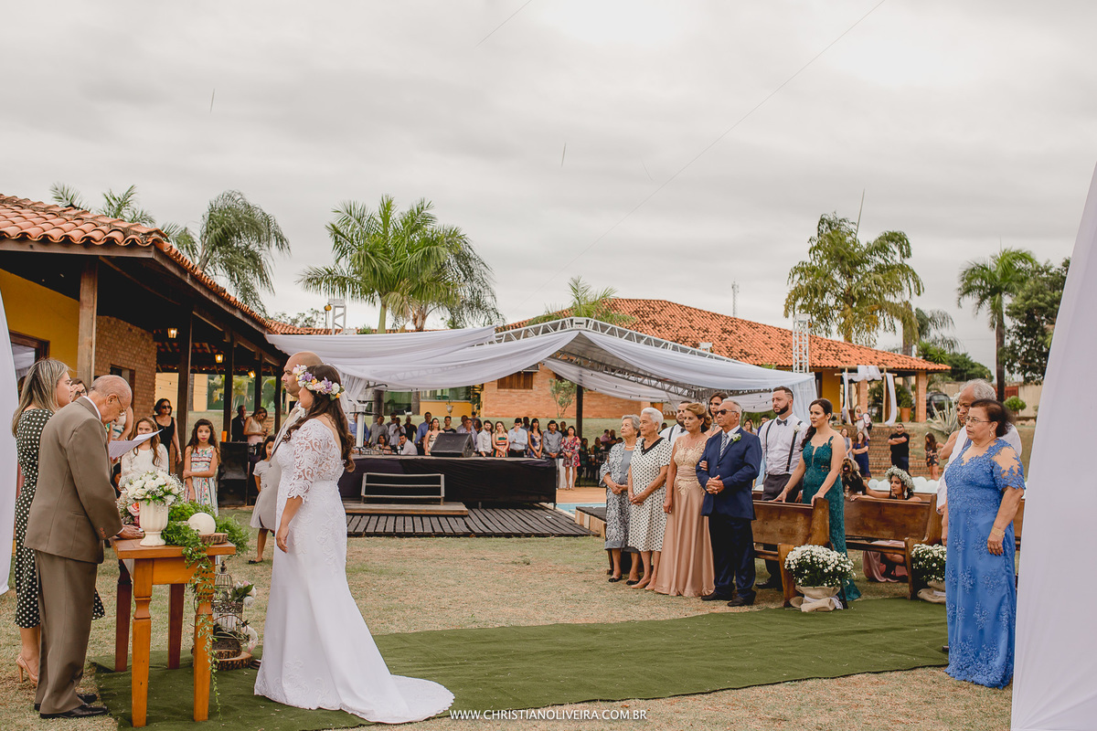 Casamento Civil_Marcelle e Gerson_Noivos_Grupo_Chuva de Arroz_Curvelo_MG_Wedding_Bride_Noiva_Vestido_Tete_Rezende_Unique_Casando_Interior_Dia_Ar_Livre