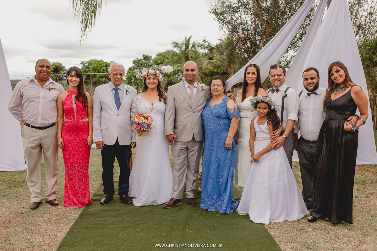 Casamento Civil_Marcelle e Gerson_Noivos_Grupo_Chuva de Arroz_Curvelo_MG_Wedding_Bride_Noiva_Vestido_Tete_Rezende_Unique_Casando_Interior_Dia_Ar_Livre