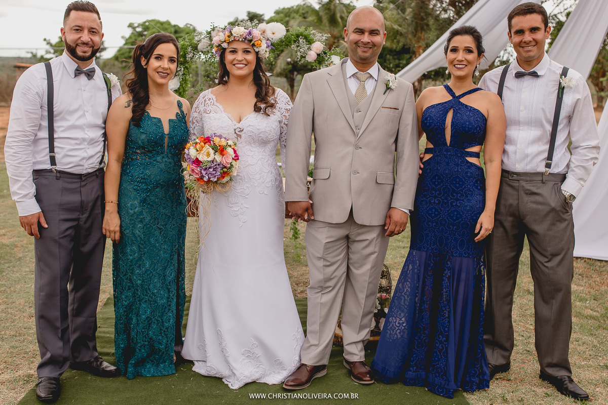 Casamento Civil_Marcelle e Gerson_Noivos_Grupo_Chuva de Arroz_Curvelo_MG_Wedding_Bride_Noiva_Vestido_Tete_Rezende_Unique_Casando_Interior_Dia_Ar_Livre