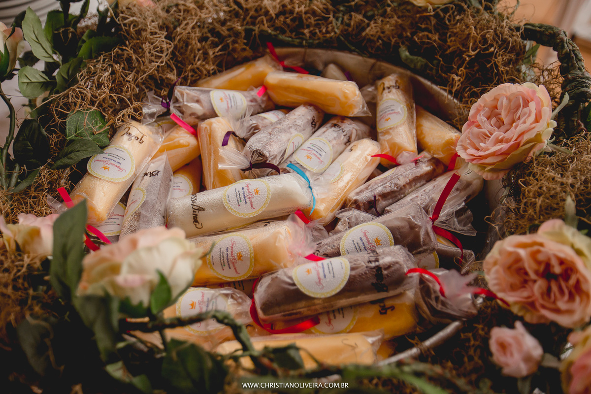 Casamento Civil_Marcelle e Gerson_Noivos_Grupo_Chuva de Arroz_Curvelo_MG_Wedding_Bride_Noiva_Vestido_Tete_Rezende_Unique_Casando_Interior_Dia_Ar_Livre