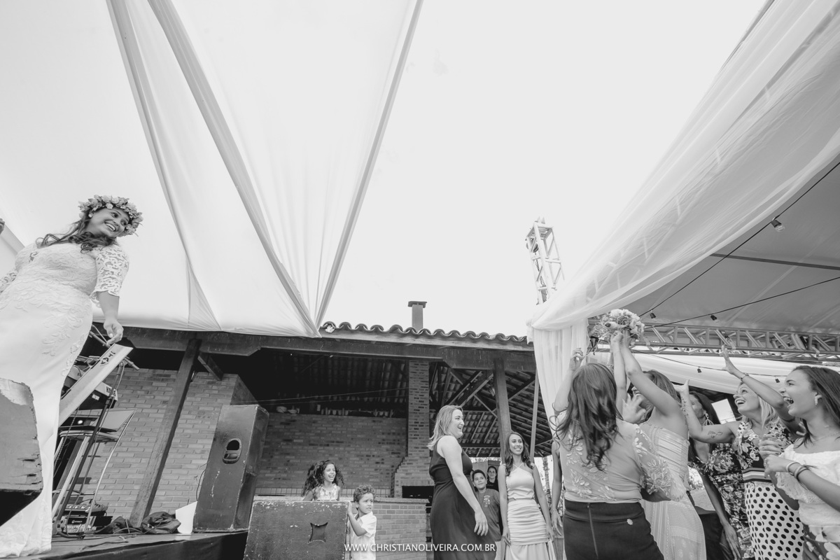 Casamento Civil_Marcelle e Gerson_Noivos_Grupo_Chuva de Arroz_Curvelo_MG_Wedding_Bride_Noiva_Vestido_Tete_Rezende_Unique_Casando_Interior_Dia_Ar_Livre