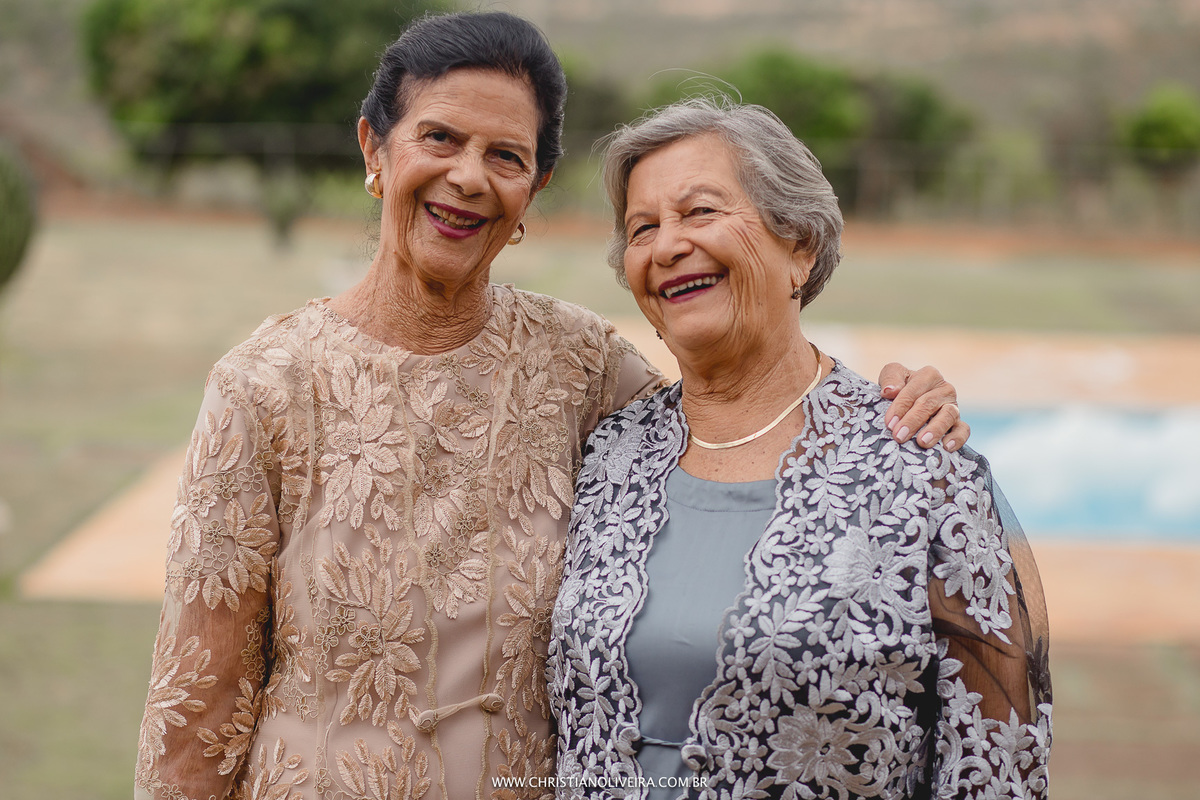 Casamento Civil_Marcelle e Gerson_Noivos_Grupo_Chuva de Arroz_Curvelo_MG_Wedding_Bride_Noiva_Vestido_Tete_Rezende_Unique_Casando_Interior_Dia_Ar_Livre