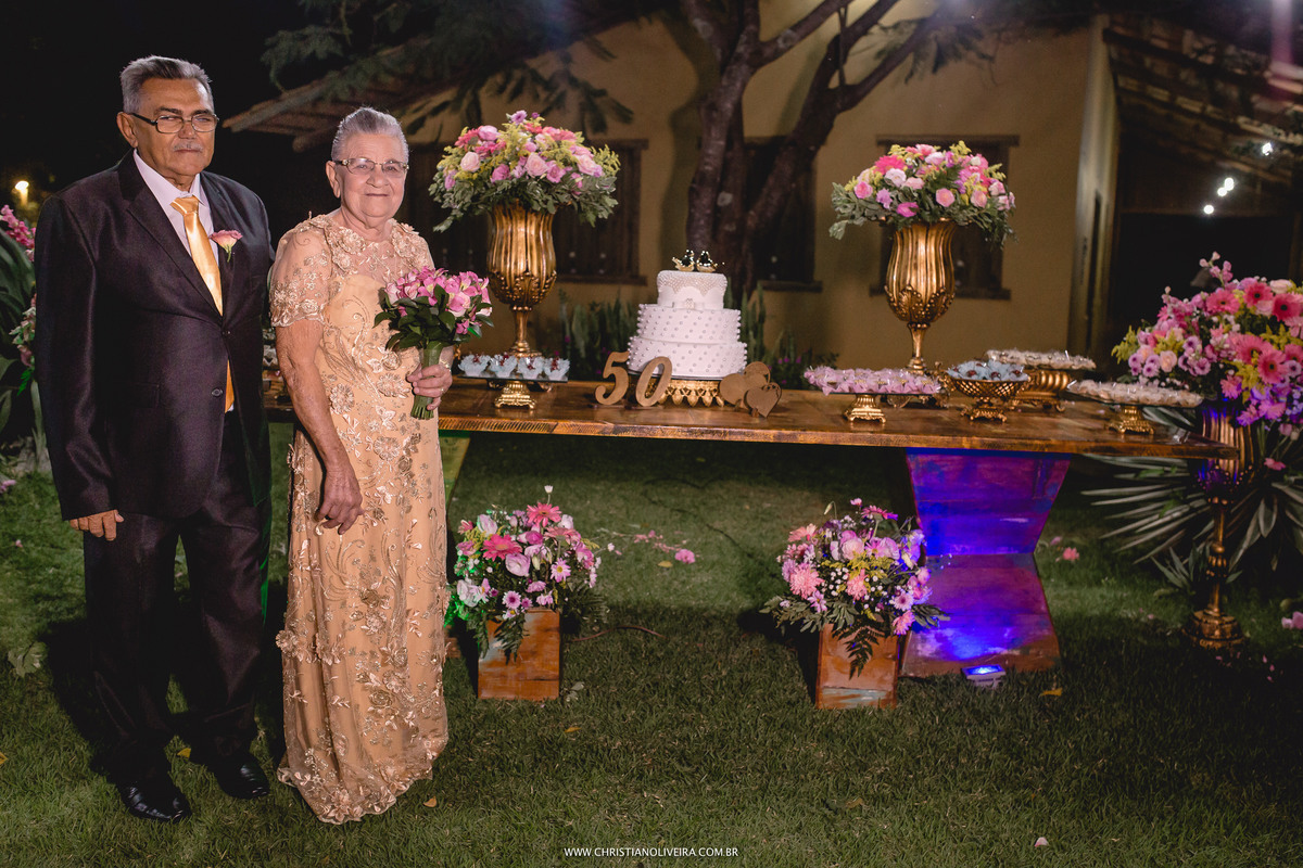 Renovação Votos_Casamento_Noivos_Grupo_Chuva de Arroz_Maria do Carmo_Luiz Cassimiro_Bodas de Ouro_50 anos_Fotografia_Christian Oliveira_Wedding_Dia_Fazenda_Curvelo_MG