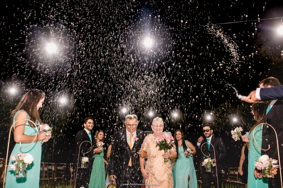 Renovação Votos_Casamento_Noivos_Grupo_Chuva de Arroz_Maria do Carmo_Luiz Cassimiro_Bodas de Ouro_50 anos_Fotografia_Christian Oliveira_Wedding_Dia_Fazenda_Curvelo_MG