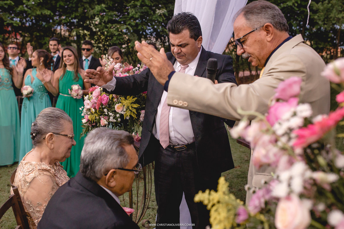 Renovação Votos_Casamento_Noivos_Grupo_Chuva de Arroz_Maria do Carmo_Luiz Cassimiro_Bodas de Ouro_50 anos_Fotografia_Christian Oliveira_Wedding_Dia_Fazenda_Curvelo_MG