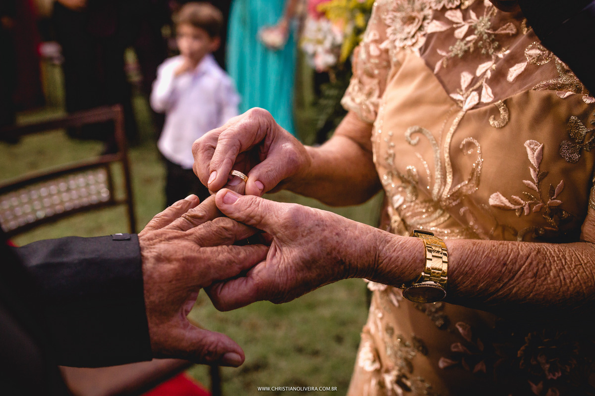 Renovação Votos_Casamento_Noivos_Grupo_Chuva de Arroz_Maria do Carmo_Luiz Cassimiro_Bodas de Ouro_50 anos_Fotografia_Christian Oliveira_Wedding_Dia_Fazenda_Curvelo_MG
