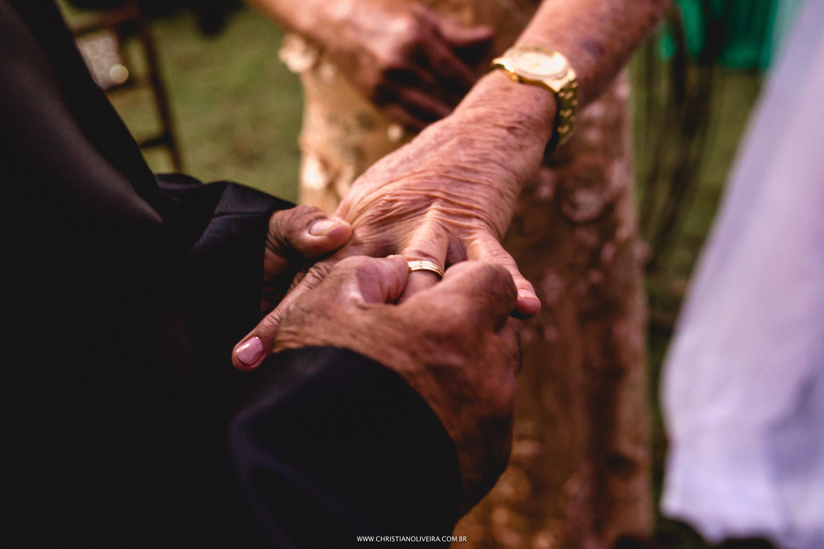 Renovação Votos_Casamento_Noivos_Grupo_Chuva de Arroz_Maria do Carmo_Luiz Cassimiro_Bodas de Ouro_50 anos_Fotografia_Christian Oliveira_Wedding_Dia_Fazenda_Curvelo_MG