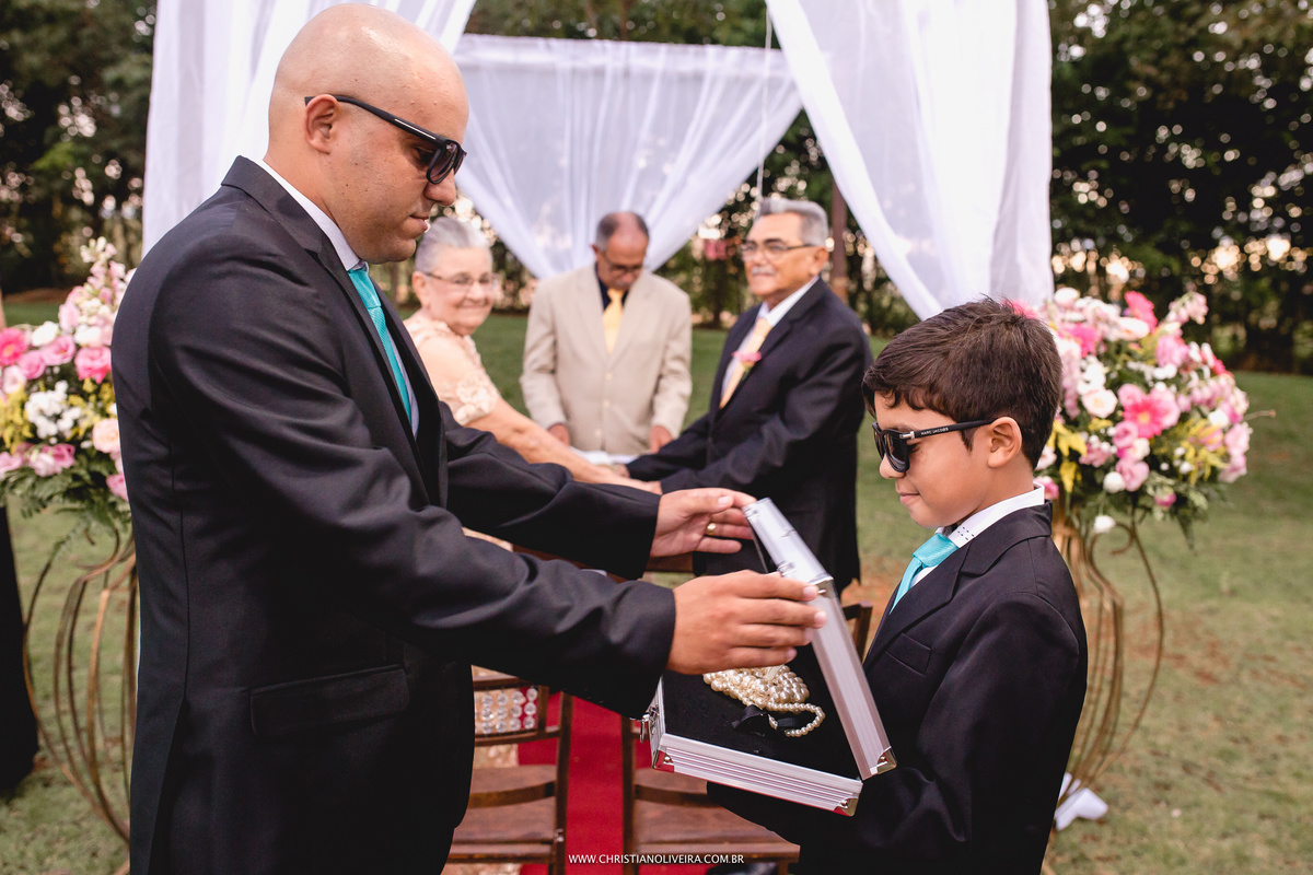 Renovação Votos_Casamento_Noivos_Grupo_Chuva de Arroz_Maria do Carmo_Luiz Cassimiro_Bodas de Ouro_50 anos_Fotografia_Christian Oliveira_Wedding_Dia_Fazenda_Curvelo_MG