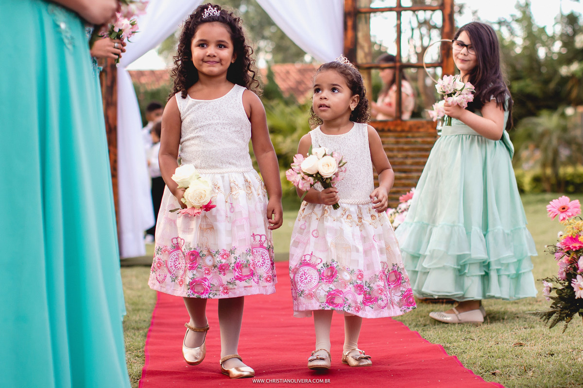 Renovação Votos_Casamento_Noivos_Grupo_Chuva de Arroz_Maria do Carmo_Luiz Cassimiro_Bodas de Ouro_50 anos_Fotografia_Christian Oliveira_Wedding_Dia_Fazenda_Curvelo_MG