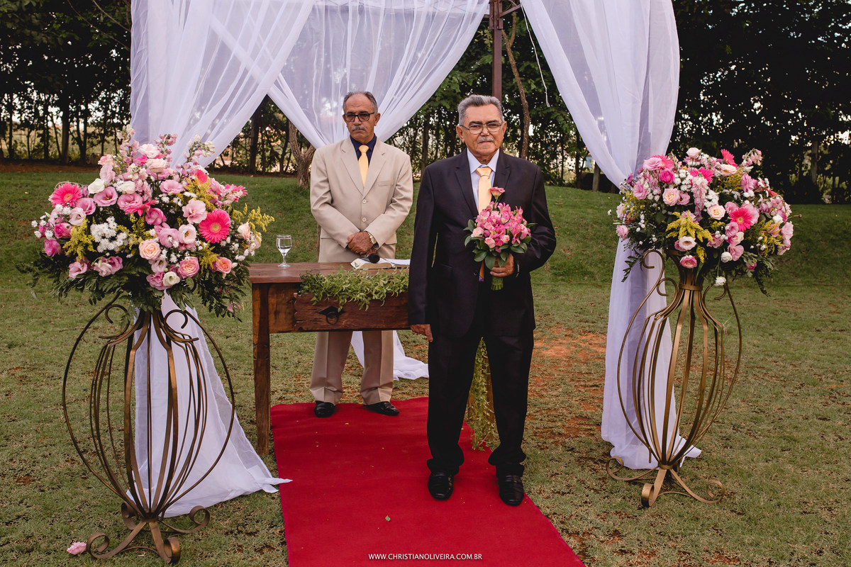Renovação Votos_Casamento_Noivos_Grupo_Chuva de Arroz_Maria do Carmo_Luiz Cassimiro_Bodas de Ouro_50 anos_Fotografia_Christian Oliveira_Wedding_Dia_Fazenda_Curvelo_MG