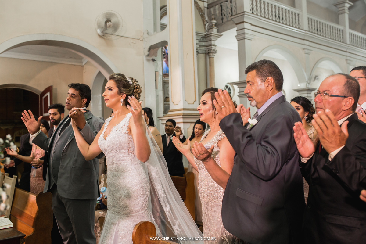 Casamento_Soleane e Cadmo_Noivos_Grupo_Chuva de Arroz_Curvelo-MG_Casando no Interior_Bride_Noiva_Geanfranck Fonseca_Matriz Santo Antonio_Recanto dos Sonhos_Fotografia Christian Oliveira_Fotografo_Wedding