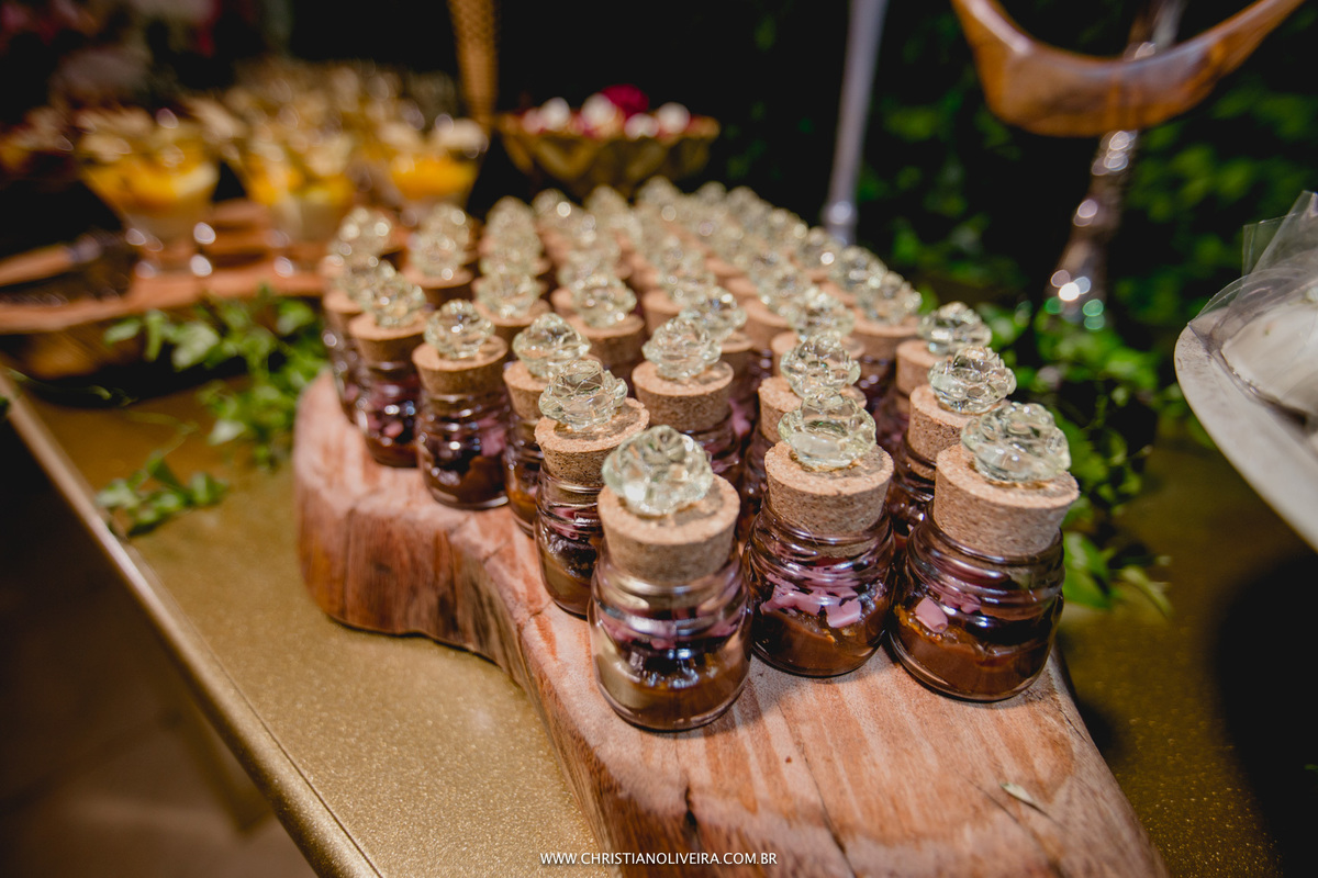 Casamento Civil_Efeito Religioso_Noivos_Paulla e Rafael_Noiva_Grupo-Chuva-de-Arroz_Fotografia_Esther Santos-e-Christian-Oliveira_Recanto Lajeado_Celebrante_Curvelo_Interior_MG_Doces de Casamento_Mesa_Boho Chic