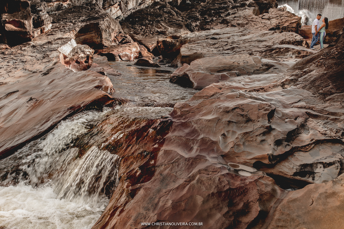Pré Casamento_Rafaela e Danilo_book_Noivos_Fotografo de Casamento_Christian Oliveira_Vila do Biribiri_Fotografia_Diamantina_Agência Grupo Chuva de Arroz_Cachoeira