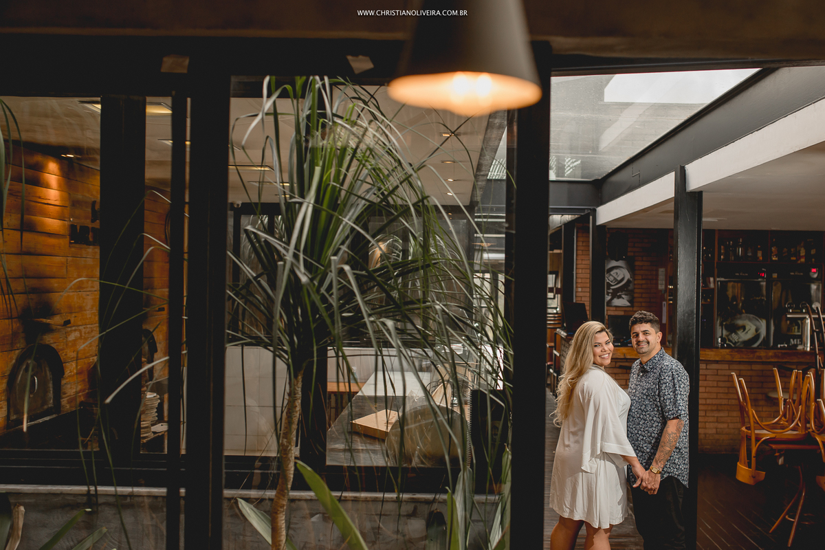 Pré Casamento_ Jéssica e Pablo _ Noivos - Juiz de Fora - MG - Fotografo de Casamento - Cervejaria - Pizzaria - Mr Tugas - Fotografia Christian Oliveira - JF - BOOK - Fotografo Criativo