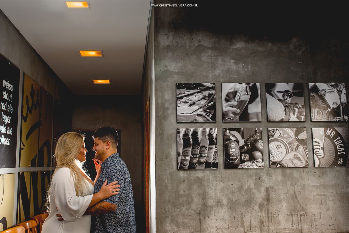 Pré Casamento_ Jéssica e Pablo _ Noivos - Juiz de Fora - MG - Fotografo de Casamento - Cervejaria - Pizzaria - Mr Tugas - Fotografia Christian Oliveira - JF - BOOK - Fotografo Criativo