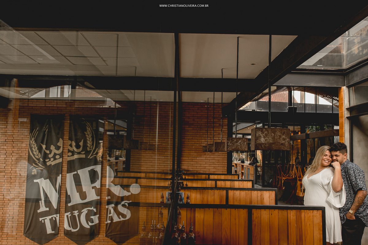 Pré Casamento_ Jéssica e Pablo _ Noivos - Juiz de Fora - MG - Fotografo de Casamento - Cervejaria - Pizzaria - Mr Tugas - Fotografia Christian Oliveira - JF - BOOK - Fotografo Criativo