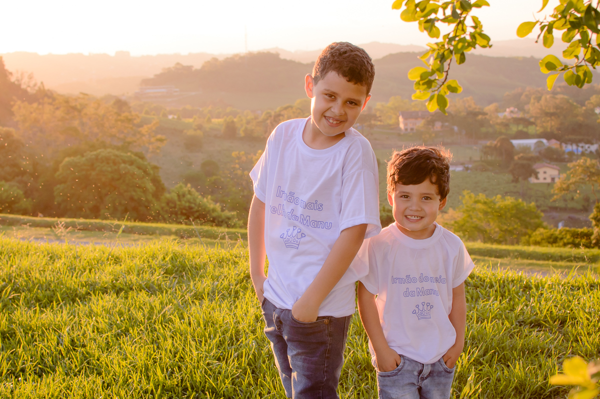 irmaos ansiosos pela chegada da mana 