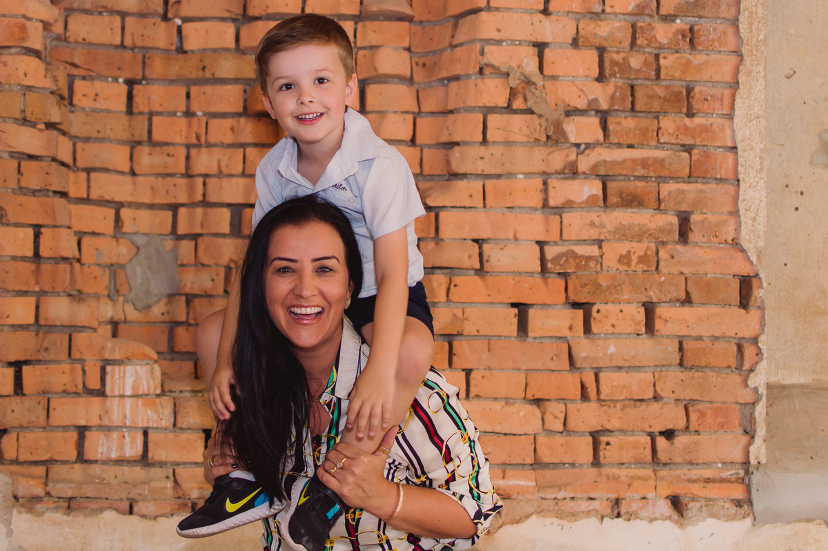 julinho se divertindo com a dinda 
