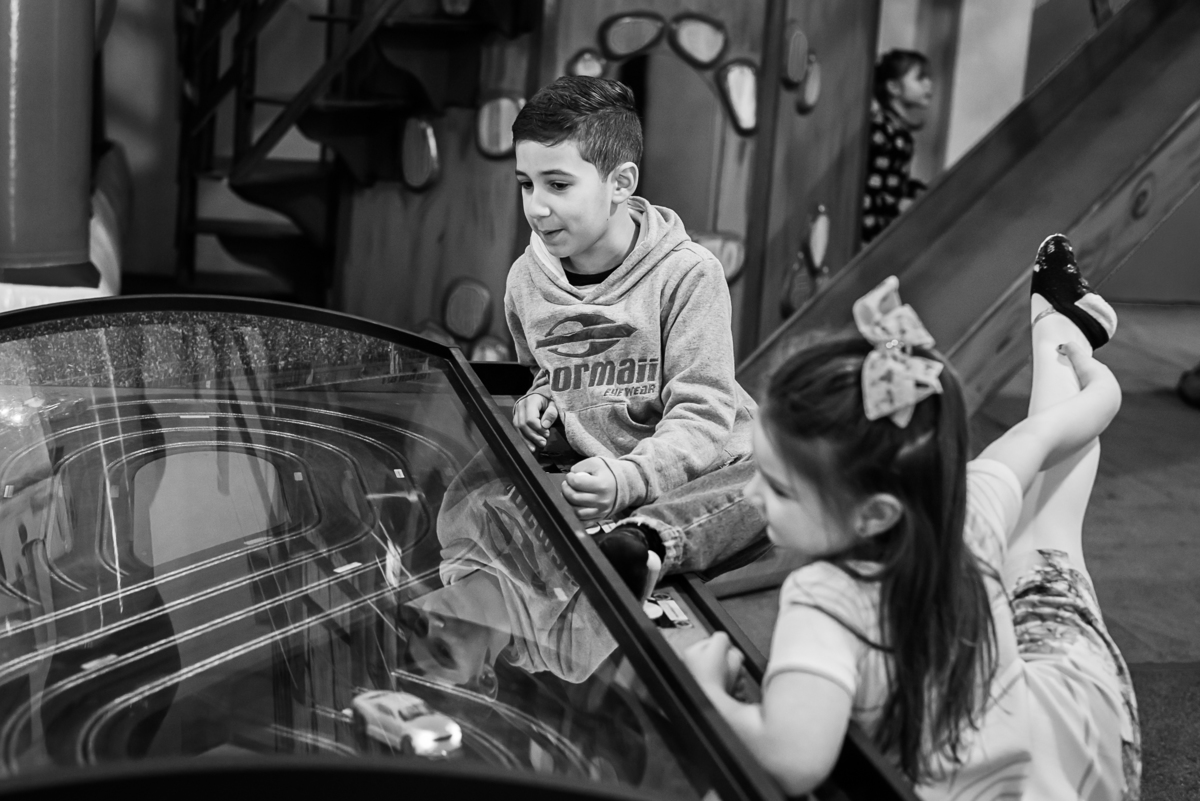 aniversário infantil crianças brincando alegria diversão 