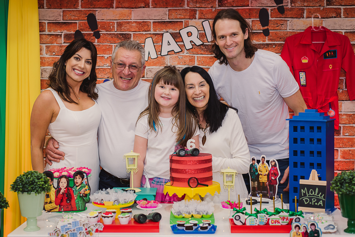 aniversário infantil criança mãe pai filha vó vô decoração docinhos balões amor família
