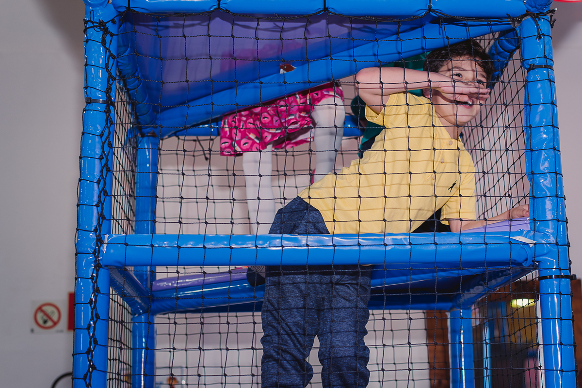 aniversário infantil crianças brincando alegria diversão 