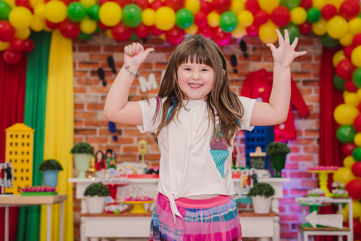 aniversário infantil criança filha decoração docinhos balões amor alegria